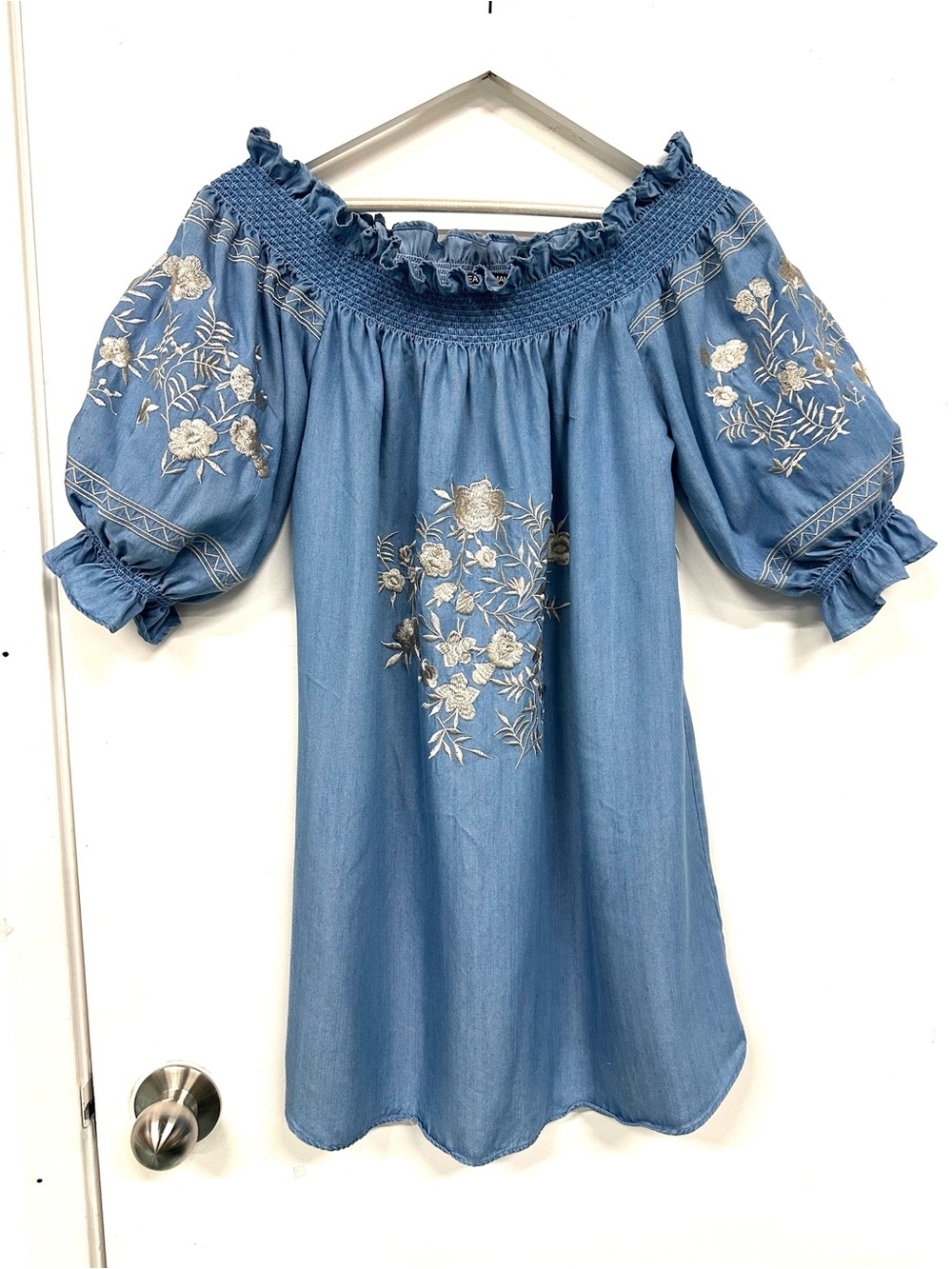 Linea Domani Tencel Embroidered Off Shoulder Puff Sleeve Boho Blouse Medium